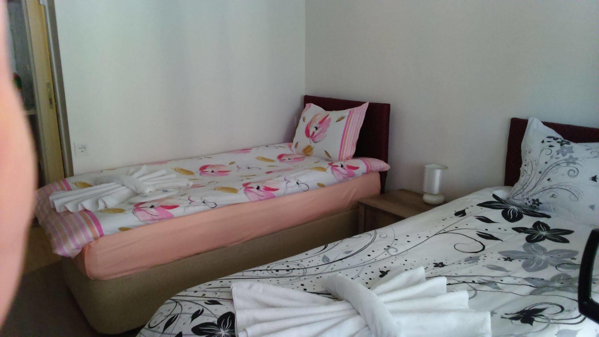 Nelly Guesthouse Istanbul Exterior photo